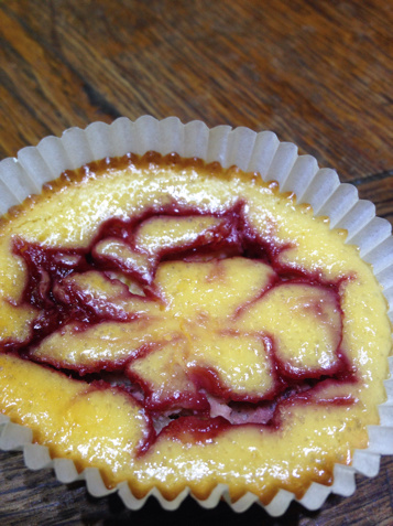 Mini Cheesecake marbled with raspberry coulis