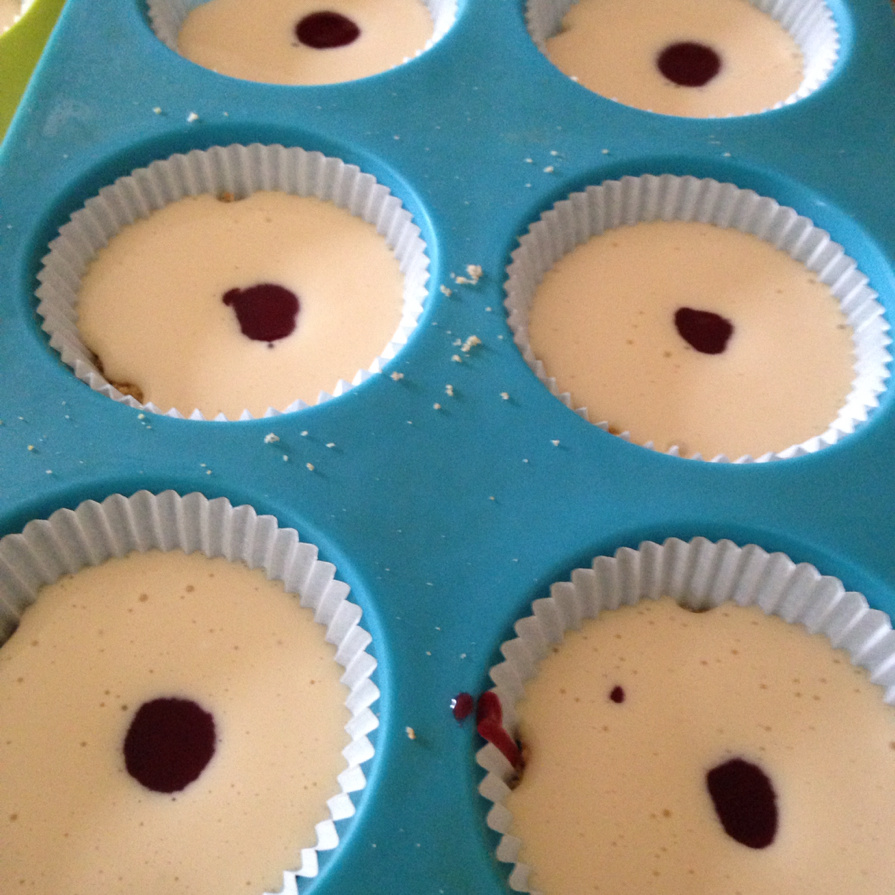 Mini Cheesecake marbled with raspberry coulis